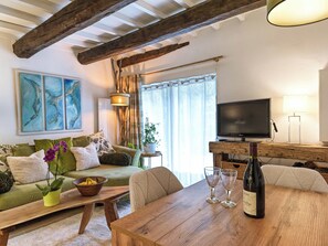 Smart TV - Chalet Asha, a cosy 2 bedroom chalet in a quiet location, close to ski de fond  (Montgenèvre)