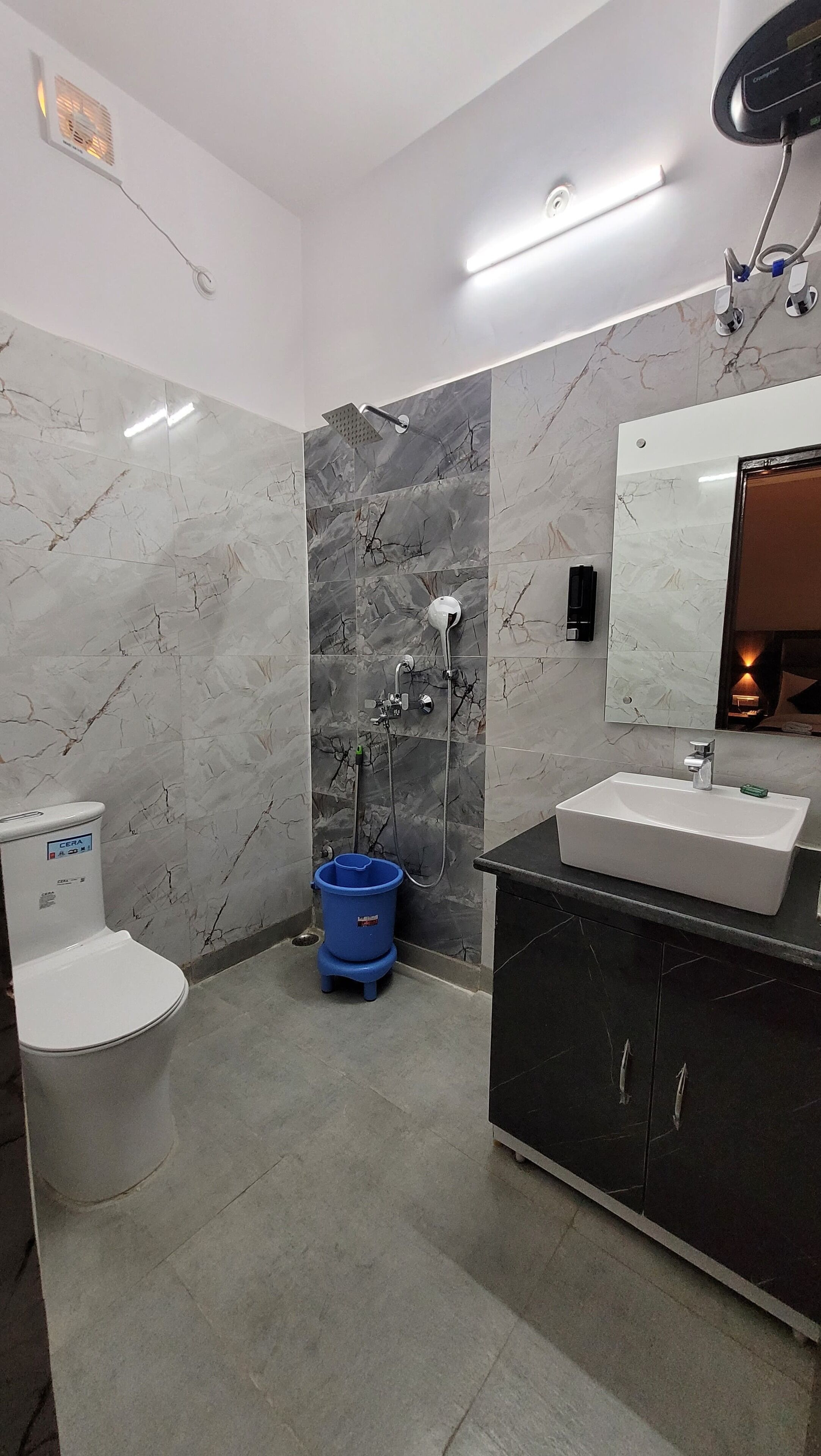 Deluxe Double Room, Balcony | Bathroom | Shower, free toiletries, hair dryer, soap