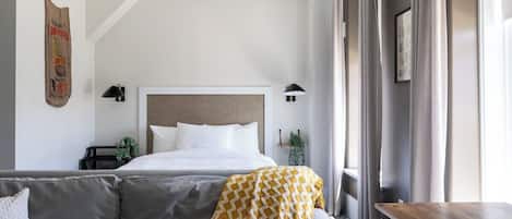 1 bedroom, desk, iron/ironing board, WiFi