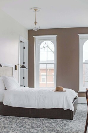 1 bedroom, desk, iron/ironing board, WiFi