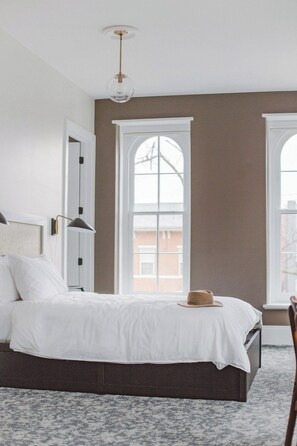 1 bedroom, desk, iron/ironing board, WiFi