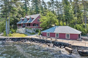 Exterior - Lake Winnipesauke sleeps 9 with stunning sunset views (Alton Bay)