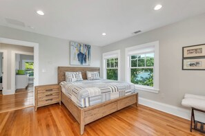 4 bedrooms, bed sheets - Lake Winnipesauke sleeps 9 with stunning sunset views (Alton Bay)