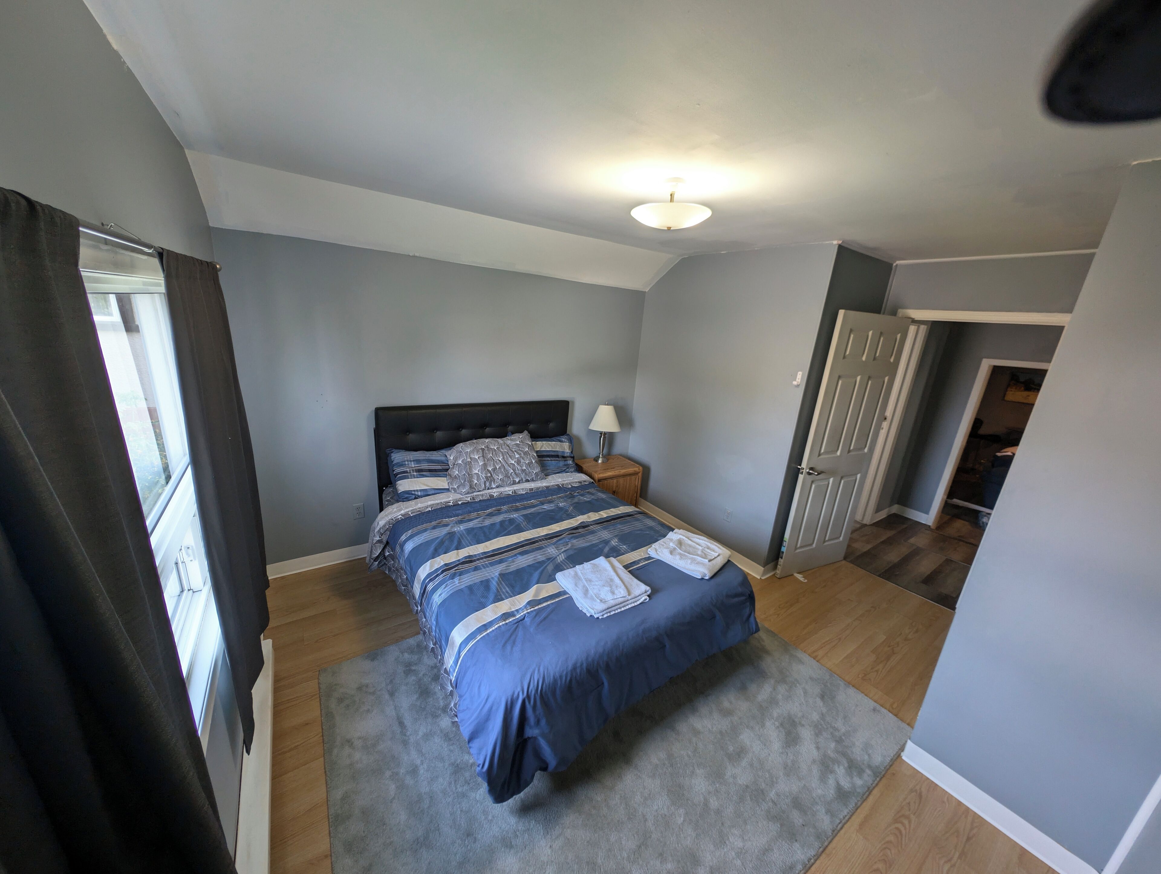 2 bedrooms, desk, iron/ironing board, WiFi