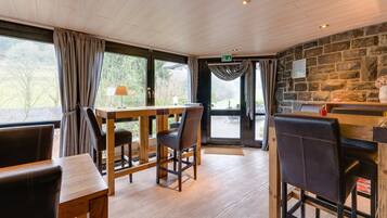 Classic House, Multiple Bedrooms | Dining