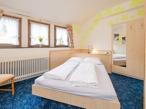 34 bedrooms, bed sheets