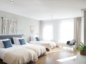 5 bedrooms, individually furnished, bed sheets - Luxury 3 Room Apartment in Scheveningen (The Hague)