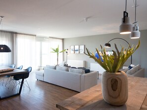 Classic Apartment, 2 Bedrooms | Dining - Luxury 3 Room Apartment in Scheveningen (The Hague)
