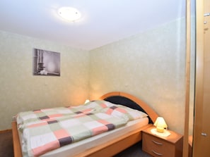 Classic-Apartment, 1 Schlafzimmer | 2 Schlafzimmer, individuell eingerichtet, Bettwäsche