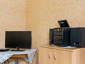 Apartemen Comfort, 1 kamar tidur | Ruang keluarga | Pemutar DVD