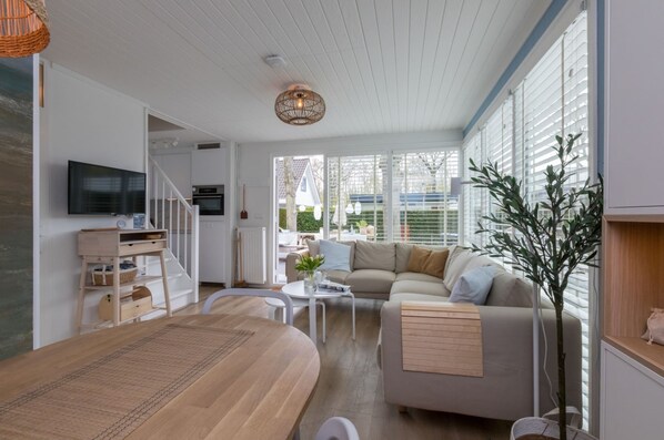Dining - Holiday Home Close to the Center Near Dunes (Zoutelande)