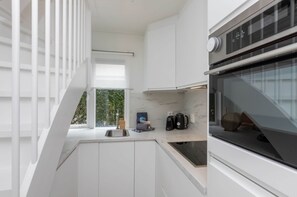 Refrigerador, microondas, lavavajillas, cafetera/tetera