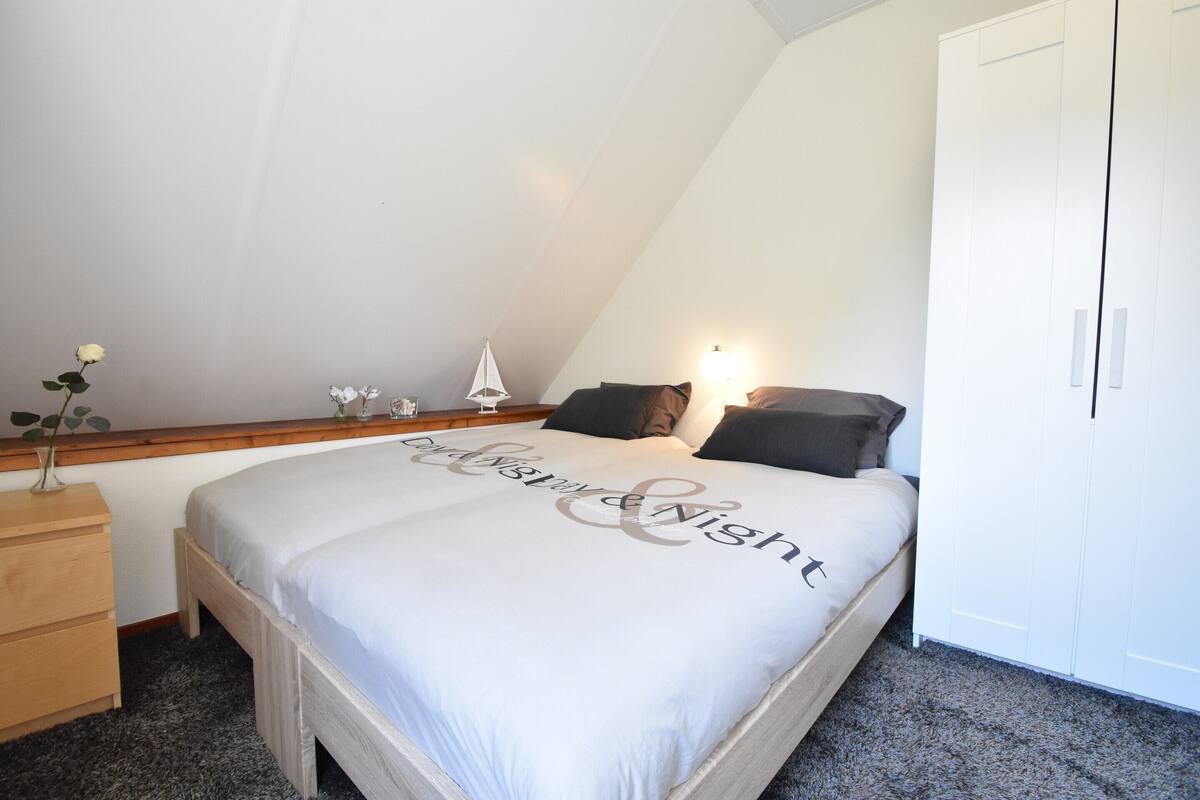 6 soverom, individuelt innredet, strykejern/-brett og sengetøy