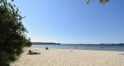 Cozy Holiday Home in Zonnemaire Near Lakebeach