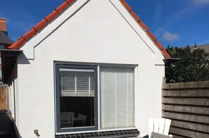 Exterior - Holiday Home in Egmond aan zee With Fenced Garden (Egmond aan Zee)