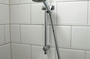 Bathroom - Holiday Home in Egmond aan zee With Fenced Garden (Egmond aan Zee)