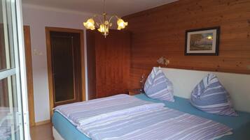 Classic Apartment, 2 Bedrooms | 4 bedrooms, individually furnished, bed sheets