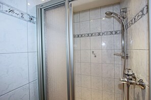 Shower - Cozy Apartment in Feld am See Near Ski Slopes (Feld am See)