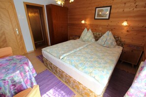 4 chambres, ameublement personnalisé, draps fournis