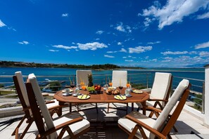 Classic Villa, 4 Bedrooms | Balcony - Modern Villa in Nin by the sea (Nin)