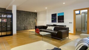 Game room - Beautiful Holiday Home in Playa Blanca With Pool (Yaiza)