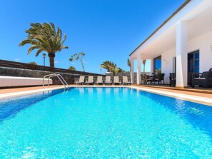 Casa clássico, 3 quartos | Piscina | Piscina interna, piscina externa