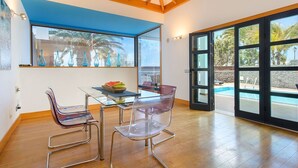 DVD player - Beautiful Holiday Home in Playa Blanca With Pool (Yaiza)