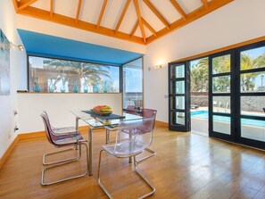 DVD player - Beautiful Holiday Home in Playa Blanca With Pool (Yaiza)