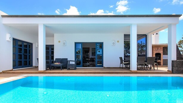 Exterior - Beautiful Holiday Home in Playa Blanca With Pool (Yaiza)