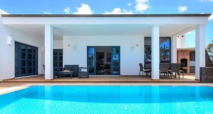 Beautiful Holiday Home in Playa Blanca With Pool