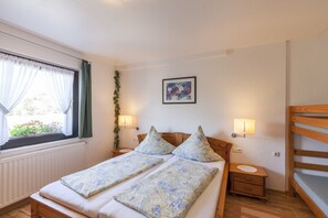 4 bedrooms, individually furnished, bed sheets - Cosy Apartment in Hallenberg Near Centre (Hallenberg)