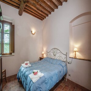 2 bedrooms, individually furnished, bed sheets - Lovely Farmhouse in Monticiano With Garden (Monticiano)