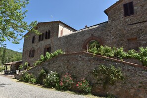 Comfort House, 2 Bedrooms | Exterior - Lovely Farmhouse in Monticiano With Garden (Monticiano)
