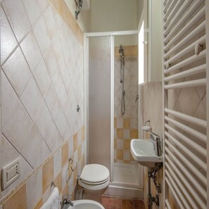 Shower - Lovely Farmhouse in Monticiano With Garden (Monticiano)
