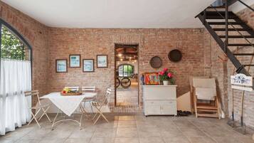 Rumah Deluks, 4 kamar tidur | Tempat makan