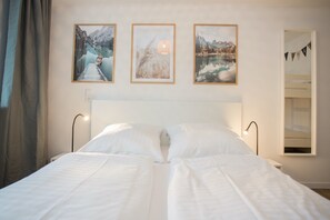 2 bedrooms, bed sheets - Welcoming Apartment in Winterberg With Balcony (Winterberg)