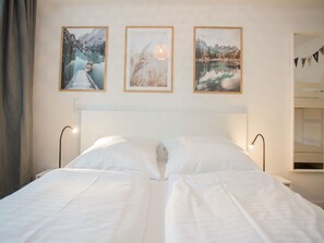 2 bedrooms, bed sheets - Welcoming Apartment in Winterberg With Balcony (Winterberg)