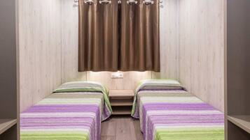 Deluxe Chalet, 4 Bedrooms | 8 bedrooms, individually furnished, bed sheets