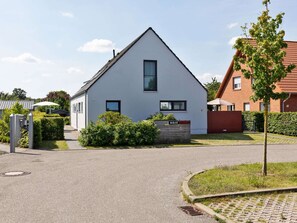 Classic House, 2 Bedrooms | Exterior - Pleasant Holiday Home in Zierow Near Sea (Zierow)