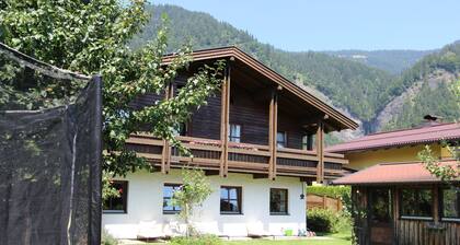Quaint Mansion Near ski bus in Goldegg