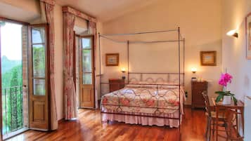 10 camere, con arredamento individuale, lenzuola