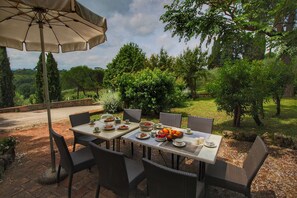 Balcony - Cozy Holiday Home With Pool in Sienna Italy (Siena)