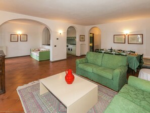 Comfort House, 4 Bedrooms | Living room - Cozy Holiday Home With Pool in Sienna Italy (Siena)