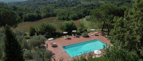 Innendørsbasseng og utendørsbasseng