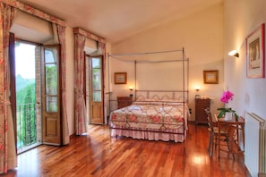 Deluxe House, 4 Bedrooms | 10 bedrooms, individually furnished, bed sheets