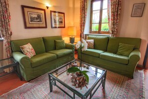 Living room - Cozy Holiday Home With Pool in Sienna Italy (Siena)