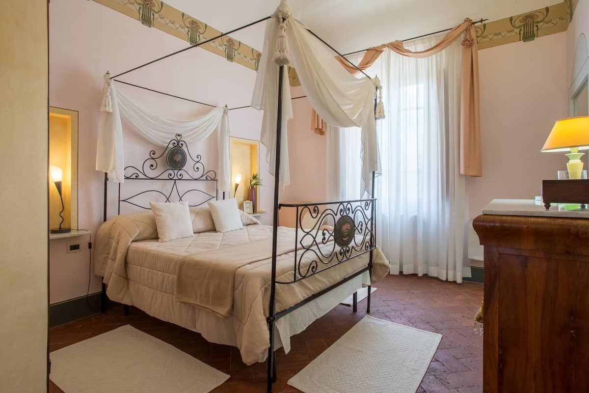 Classic Villa, 5 Bedrooms