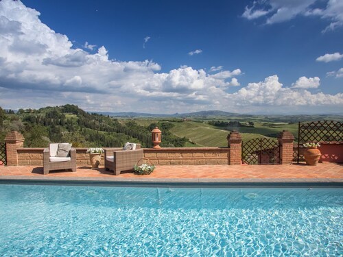 Beautiful Villa in Peccioli With Private Swimming Pool