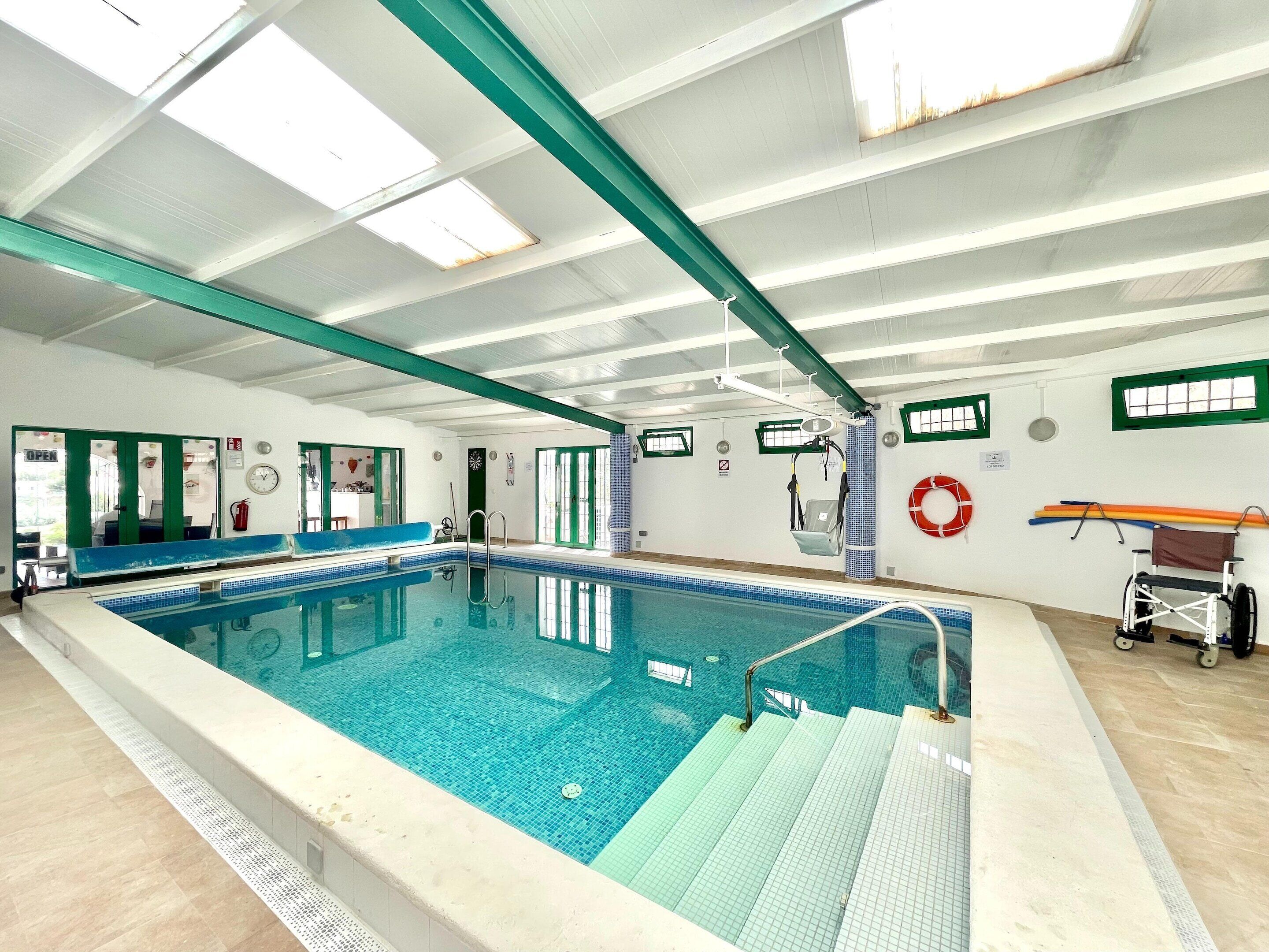 Indoor pool, outdoor pool