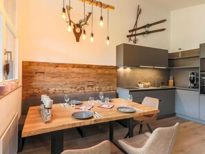Appartement Classique, 2 chambres | Restauration